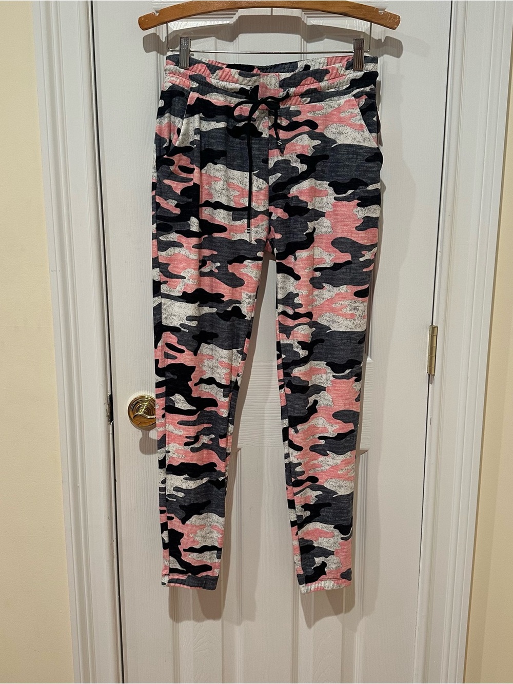 Suzette Pink & Gray Camo Jogger Pants, Size XS/S, NWT